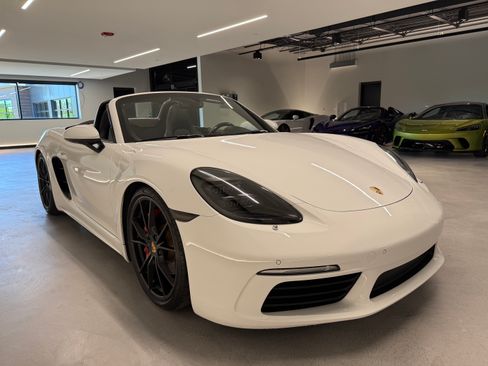 Used 2017 Porsche 718 Boxster S RWD image 6