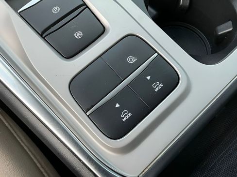 Used 2023 Ford Explorer XLT w/ Equipment Group 202A RWD image 37