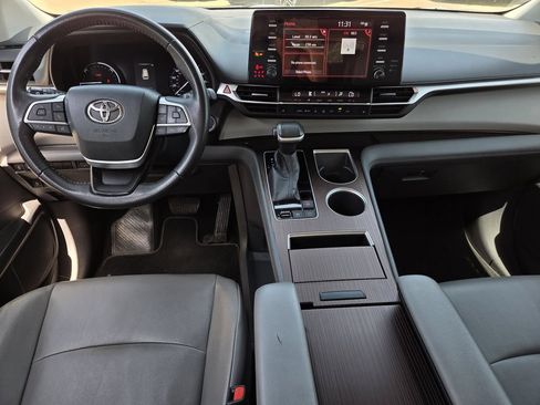 Used 2022 Toyota Sienna XLE FWD image 9