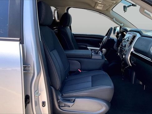 Used 2017 Nissan Titan SV AWD/4WD image 7