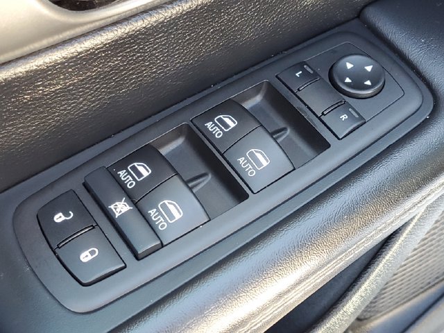 Used 2025 Chrysler Pacifica Select FWD image 26