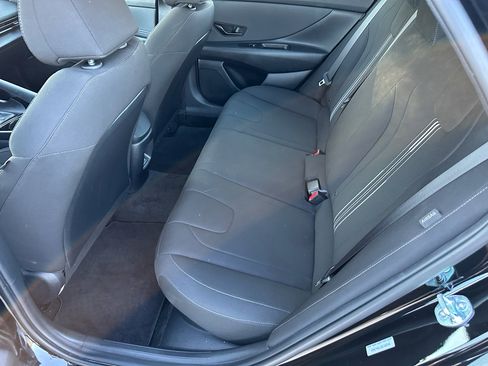 Used 2025 Hyundai Elantra SEL image 27