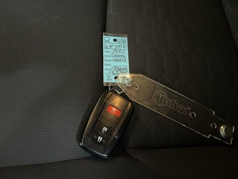 Used 2021 Toyota Corolla SE FWD image 75