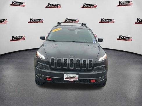 Used 2018 Jeep Cherokee Trailhawk image 2