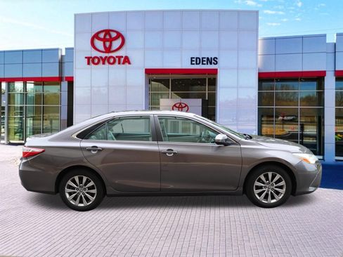 Used 2016 Toyota Camry XLE FWD image 2