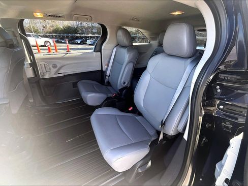 Used 2024 Toyota Sienna XLE image 25