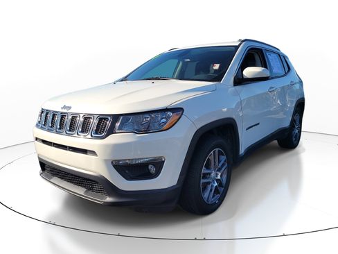 Used 2020 Jeep Compass Latitude FWD image 3