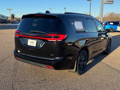 New 2026 Chrysler Pacifica Select w/ S Appearance Package