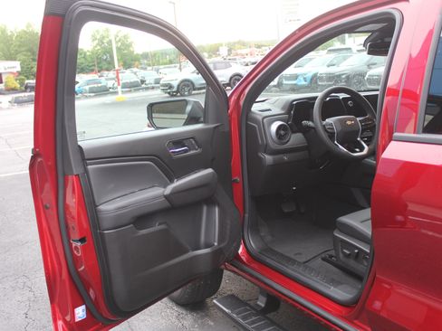New 2026 Chevrolet Colorado LT w/ LT Convenience Package AWD/4WD image 8