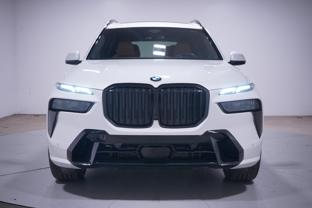 Used 2026 BMW X7 xDrive40i w/ M Sport Package AWD/4WD image 4