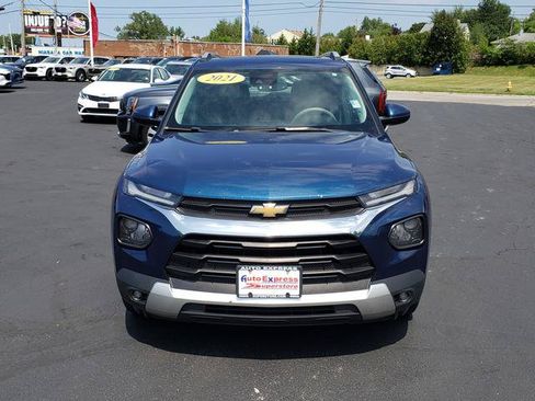 Used 2021 Chevrolet TrailBlazer LT w/ Sun and Liftgate Package AWD/4WD image 2