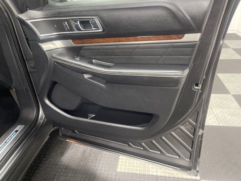 Used 2016 Ford Explorer Platinum image 25