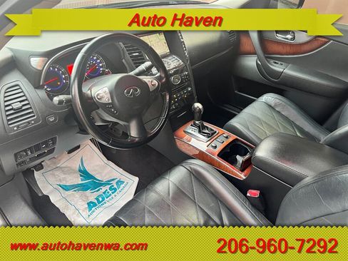 Used 2011 INFINITI FX35 2WD w/ Premium Pkg image 10