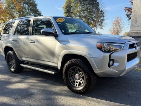 Used 2019 Toyota 4Runner SR5 image 3