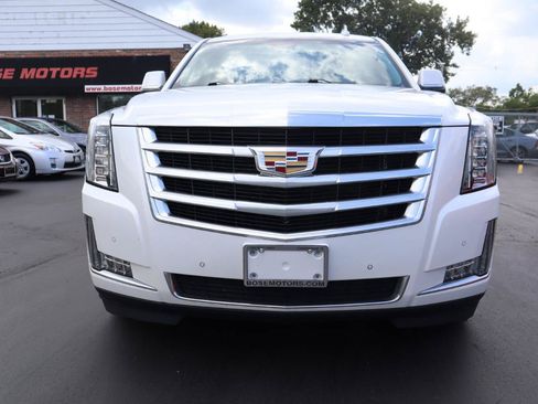 Used 2016 Cadillac Escalade Luxury AWD/4WD image 8