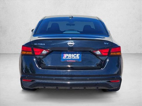 Used 2024 Nissan Altima 2.5 SV FWD image 7