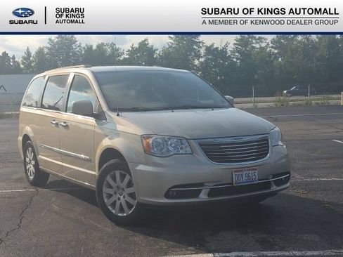 Used 2015 Chrysler Town & Country Touring w/ Driver Convenience Group FWD image 1