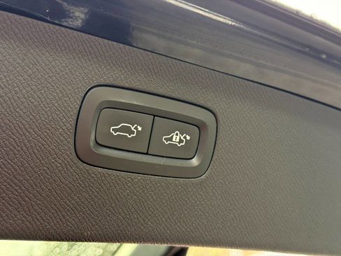 Used 2016 Volvo XC90 T6 Momentum w/ Momentum Plus Package image 6