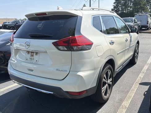 Used 2017 Nissan Rogue SL w/ SL Premium Package AWD/4WD image 4