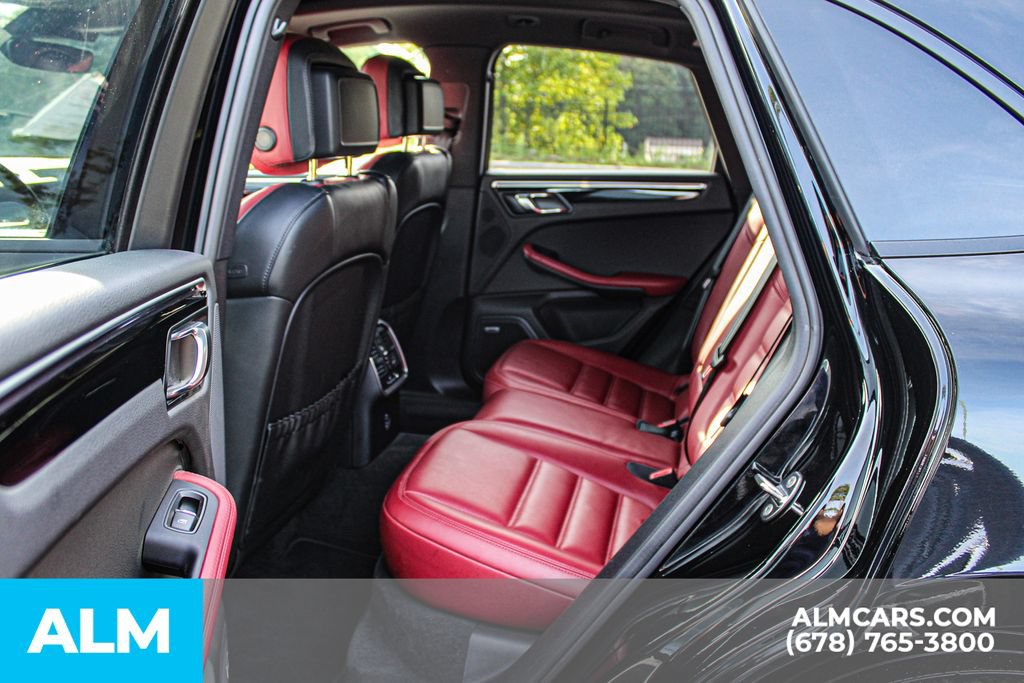 Used 2024 Porsche Macan AWD/4WD image 18