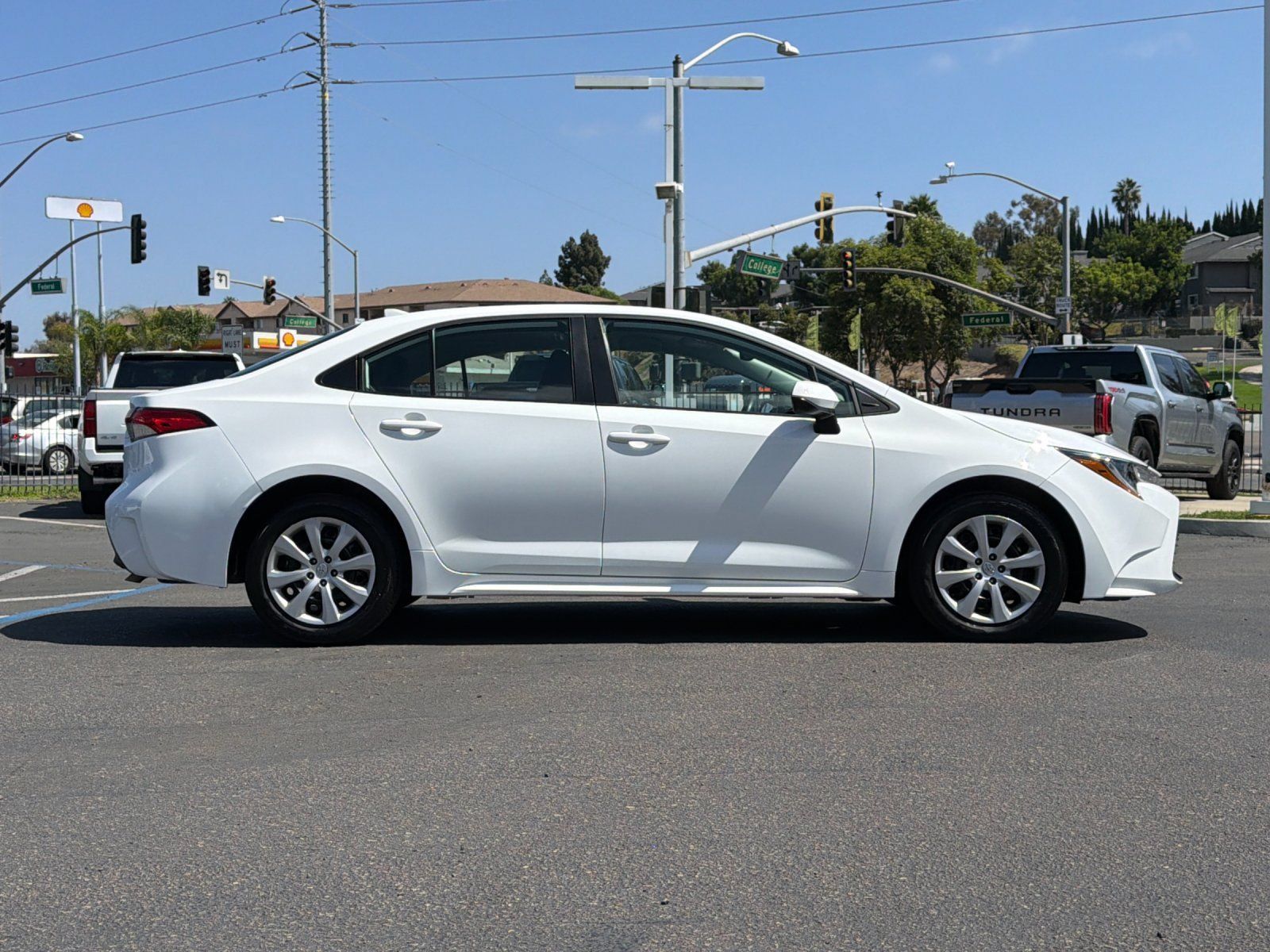 Used 2025 Toyota Corolla LE FWD image 6