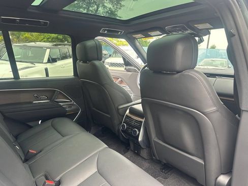 Used 2025 Land Rover Range Rover SE AWD/4WD image 13
