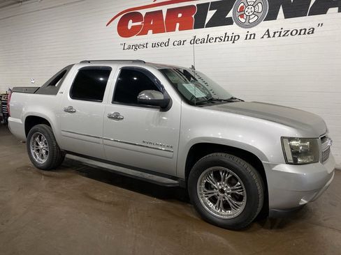 Used 2010 Chevrolet Avalanche LTZ image 2
