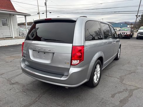 Used 2019 Dodge Grand Caravan SXT image 7