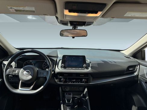 Certified 2023 Volvo XC40 B5 Plus w/ Protection Package Premier image 16