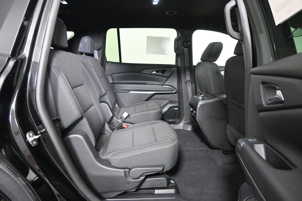 Used 2024 Chevrolet Traverse LT w/ Enhanced Driving Package AWD/4WD image 15