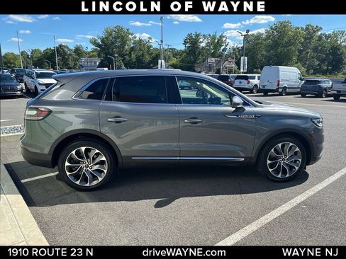 Certified 2022 Lincoln Nautilus Reserve AWD/4WD image 9