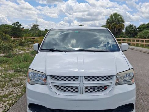 Used 2016 Dodge Grand Caravan American Value Package FWD image 5