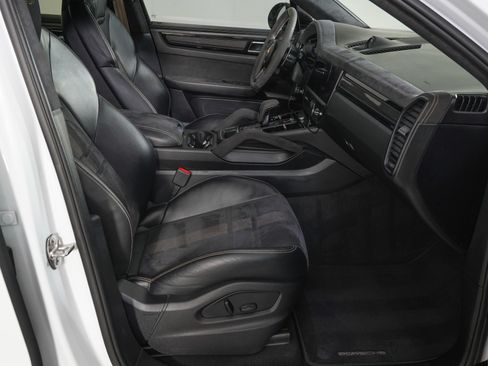 Used 2023 Porsche Cayenne Turbo GT AWD/4WD image 8