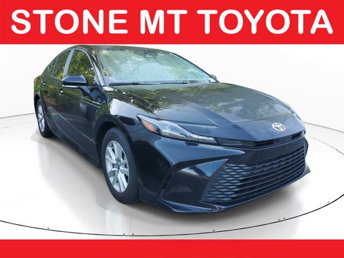 Used 2025 Toyota Camry LE w/ Convenience Package FWD image 1