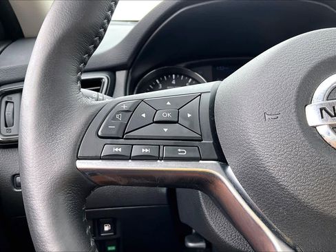 Used 2018 Nissan Rogue SL w/ Premium Package FWD image 24