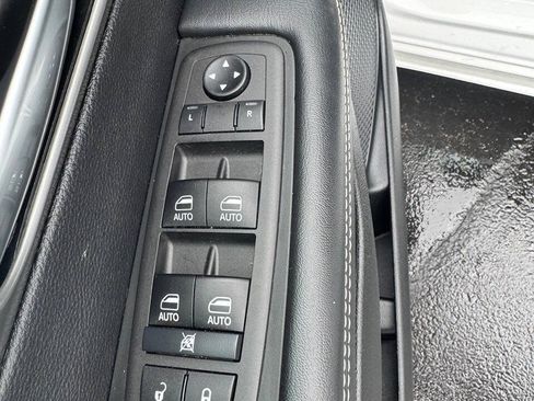 Used 2025 Chrysler Pacifica Select FWD image 21