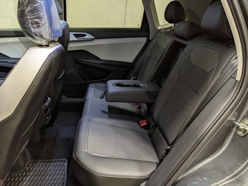 New 2025 Volkswagen Taos SE image 23