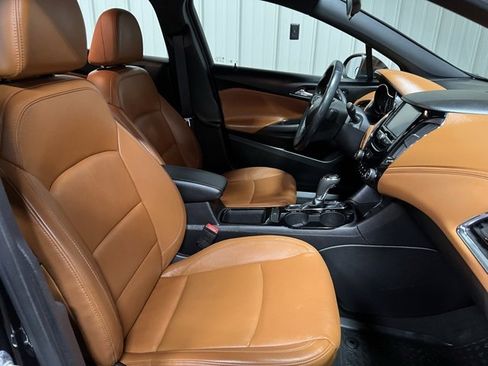 Used 2017 Chevrolet Cruze Premier image 27