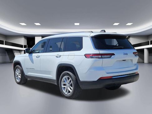 Used 2023 Jeep Grand Cherokee L Laredo image 4