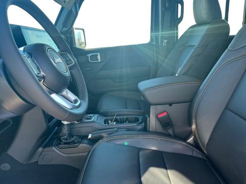 New 2026 Jeep Wrangler Unlimited Sahara AWD/4WD image 19