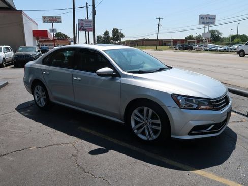 Used 2019 Volkswagen Passat 2.0T Wolfsburg w/ Wheels & Sunroof Package FWD image 2