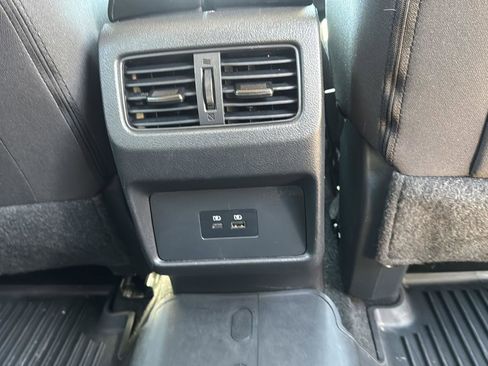 Used 2023 Nissan Rogue SV FWD image 24