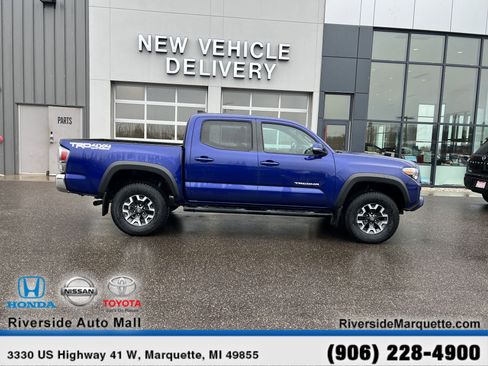 Used 2022 Toyota Tacoma TRD Off-Road image 11