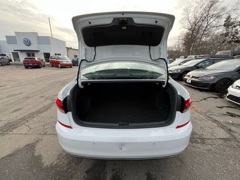 Certified 2020 Volkswagen Passat 2.0T SEL image 17