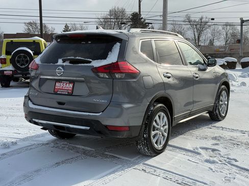 Used 2017 Nissan Rogue SV image 5
