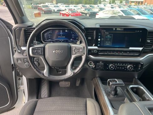 Used 2022 Chevrolet Silverado 1500 LT Trail Boss w/ Convenience Package II image 18