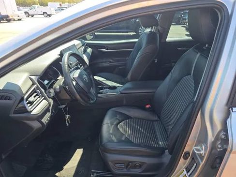 Used 2021 Toyota Camry SE FWD image 9