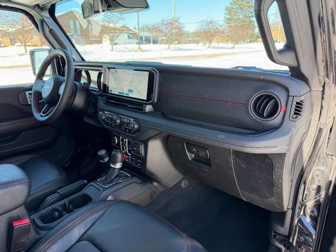 Used 2024 Jeep Wrangler Unlimited Rubicon image 21