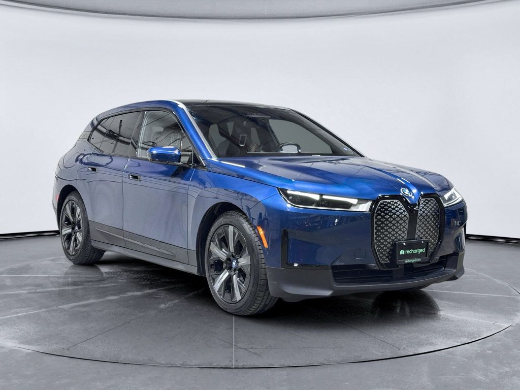 Used 2023 BMW iX xDrive50 w/ Premium Package AWD/4WD image 4