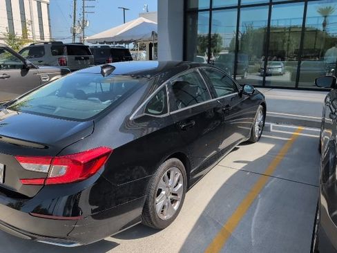 Used 2018 Honda Accord LX image 4